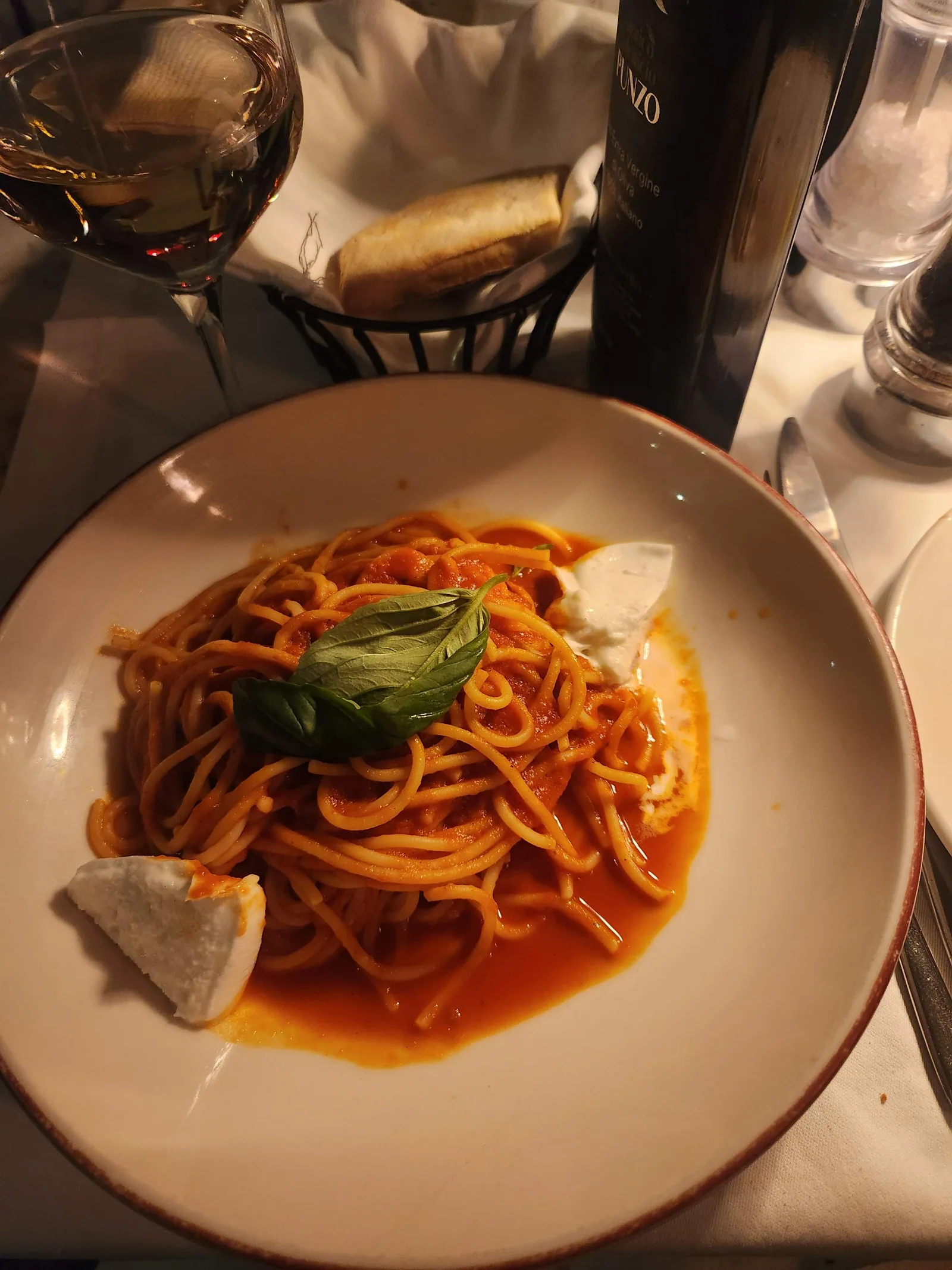 A plate of pasta with tomato sauce and basil at a Lake Como restaurant